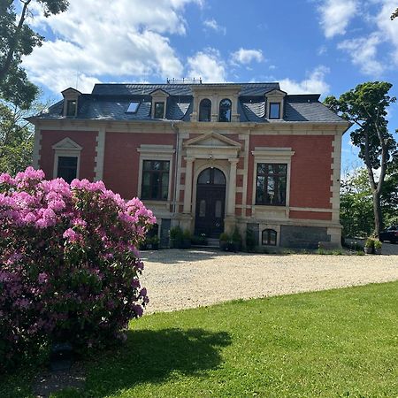 * Stadtvilla Plauen * * Aussergewoehnlich * 2 Zimmerwohnung * Zentrumsnah Buitenkant foto