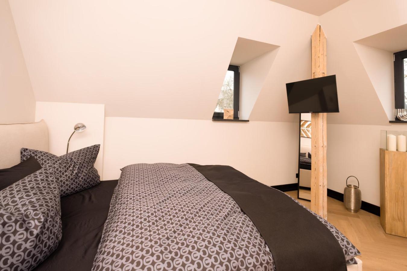 * Stadtvilla Plauen * * Aussergewoehnlich * 2 Zimmerwohnung * Zentrumsnah Buitenkant foto