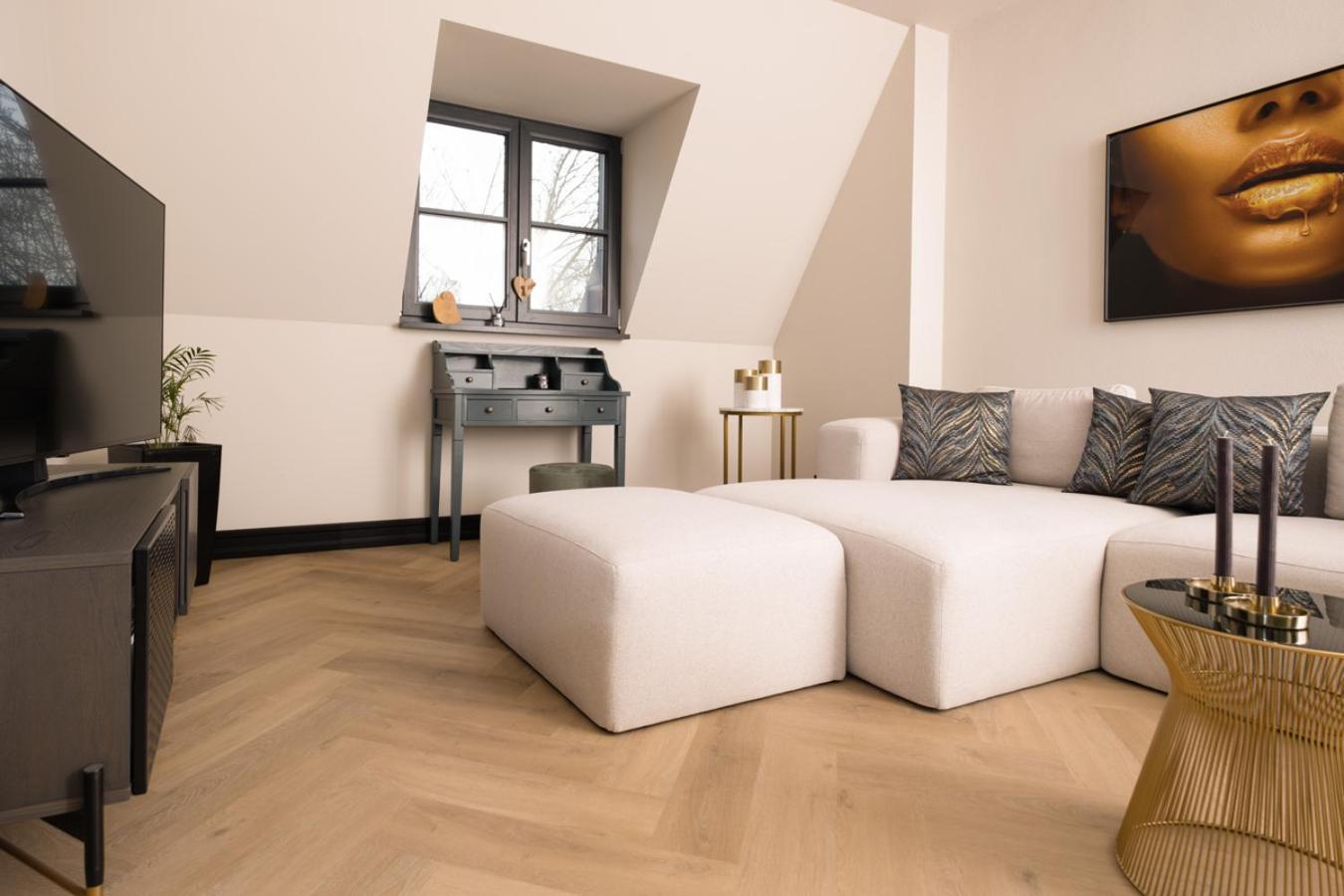 * Stadtvilla Plauen * * Aussergewoehnlich * 2 Zimmerwohnung * Zentrumsnah Buitenkant foto
