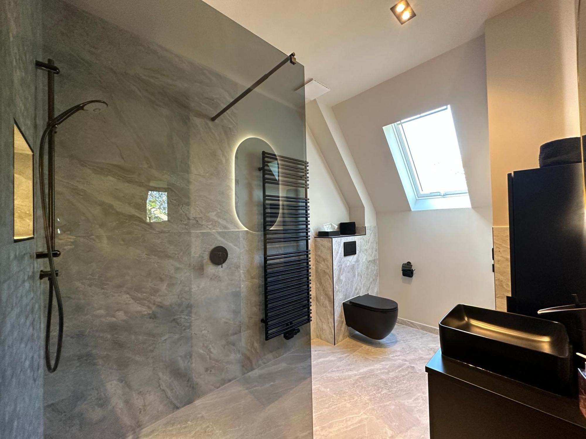 * Stadtvilla Plauen * * Aussergewoehnlich * 2 Zimmerwohnung * Zentrumsnah Buitenkant foto