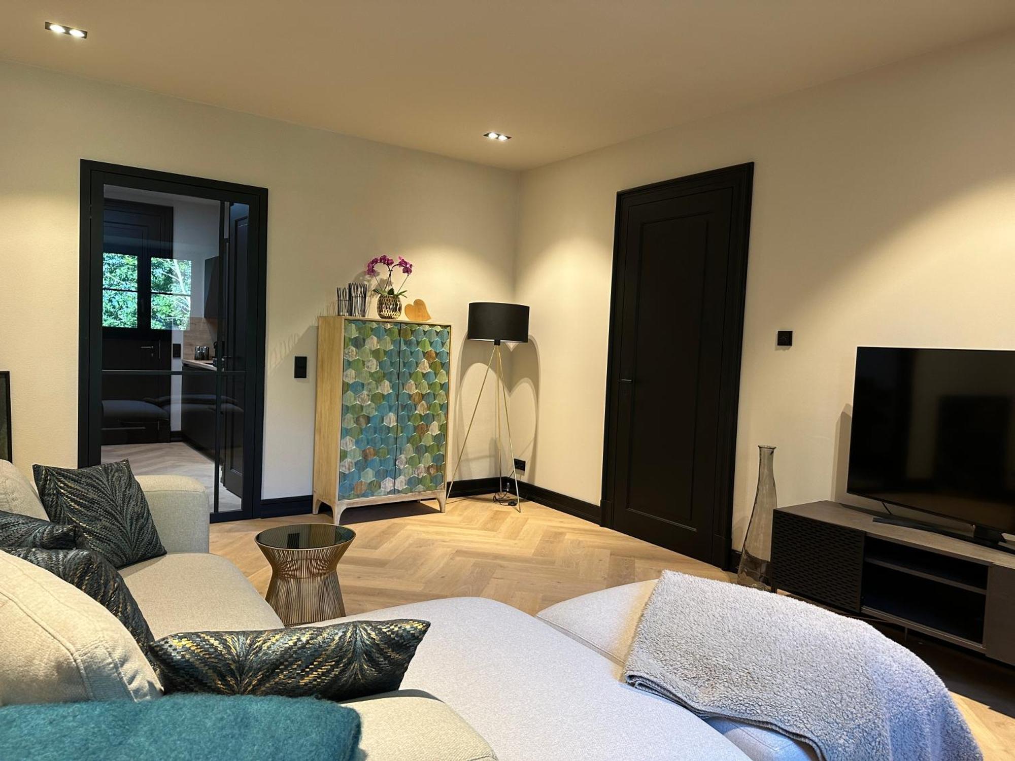 * Stadtvilla Plauen * * Aussergewoehnlich * 2 Zimmerwohnung * Zentrumsnah Buitenkant foto