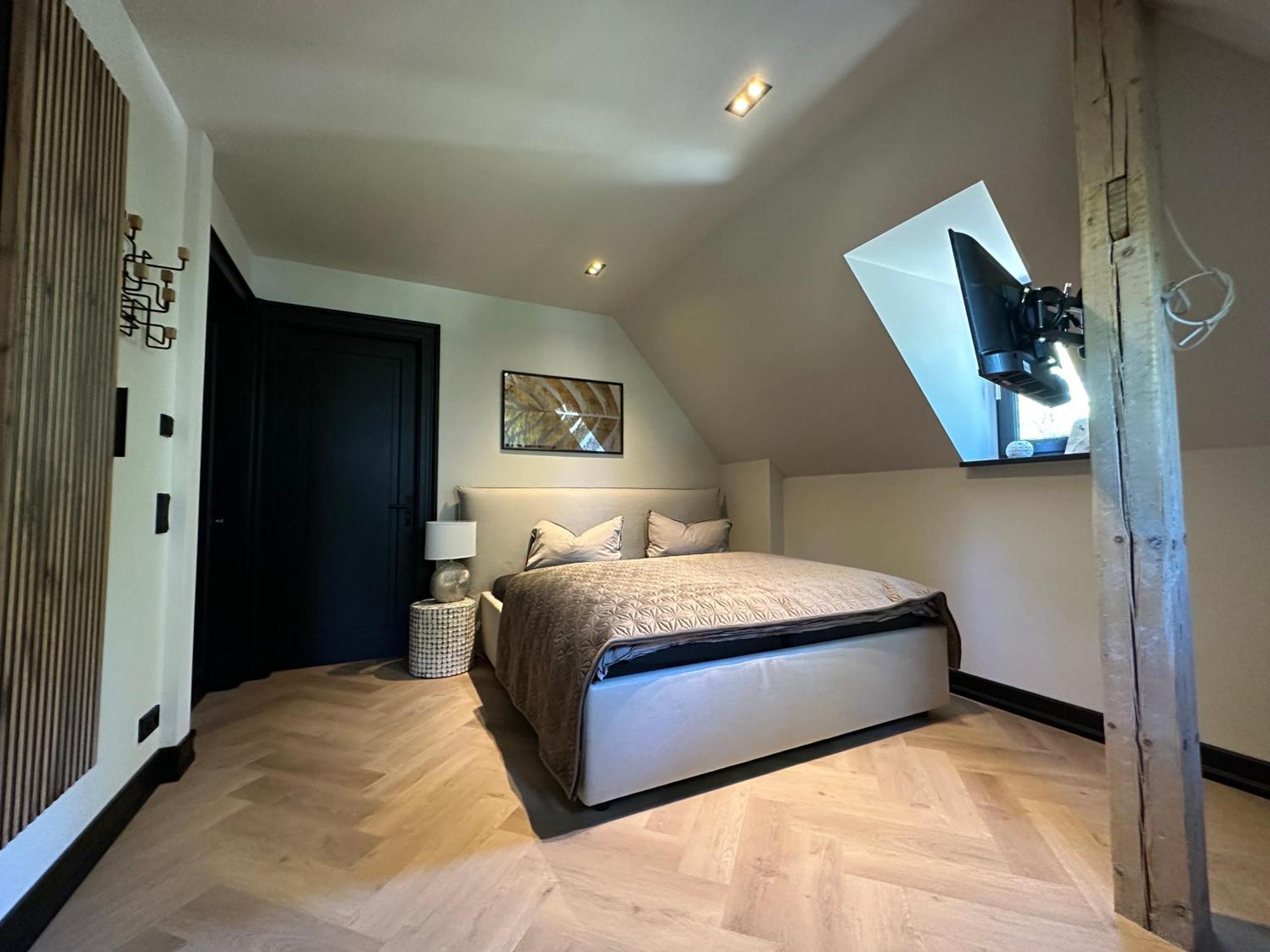 * Stadtvilla Plauen * * Aussergewoehnlich * 2 Zimmerwohnung * Zentrumsnah Buitenkant foto