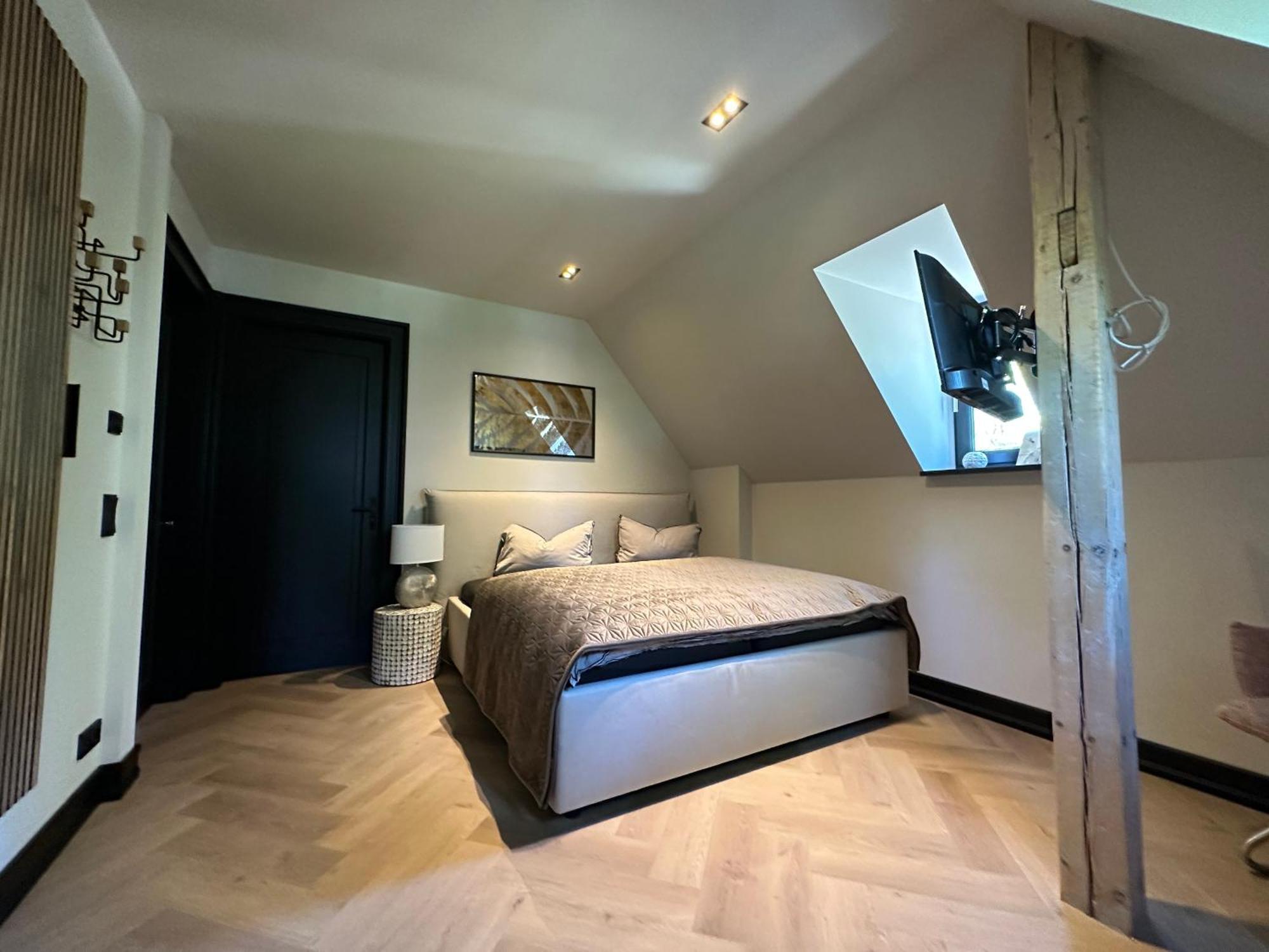 * Stadtvilla Plauen * * Aussergewoehnlich * 2 Zimmerwohnung * Zentrumsnah Buitenkant foto