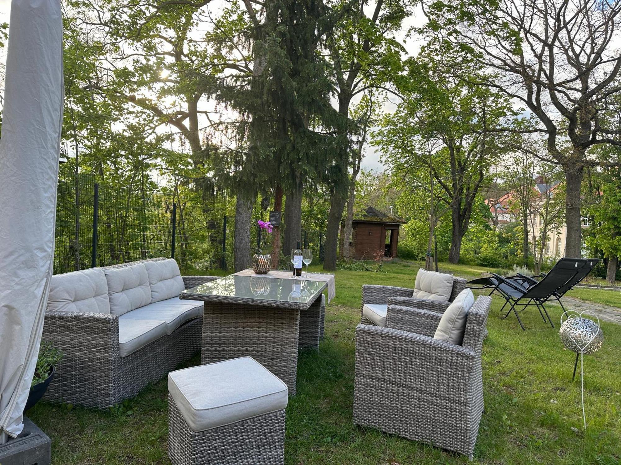 * Stadtvilla Plauen * * Aussergewoehnlich * 2 Zimmerwohnung * Zentrumsnah Buitenkant foto