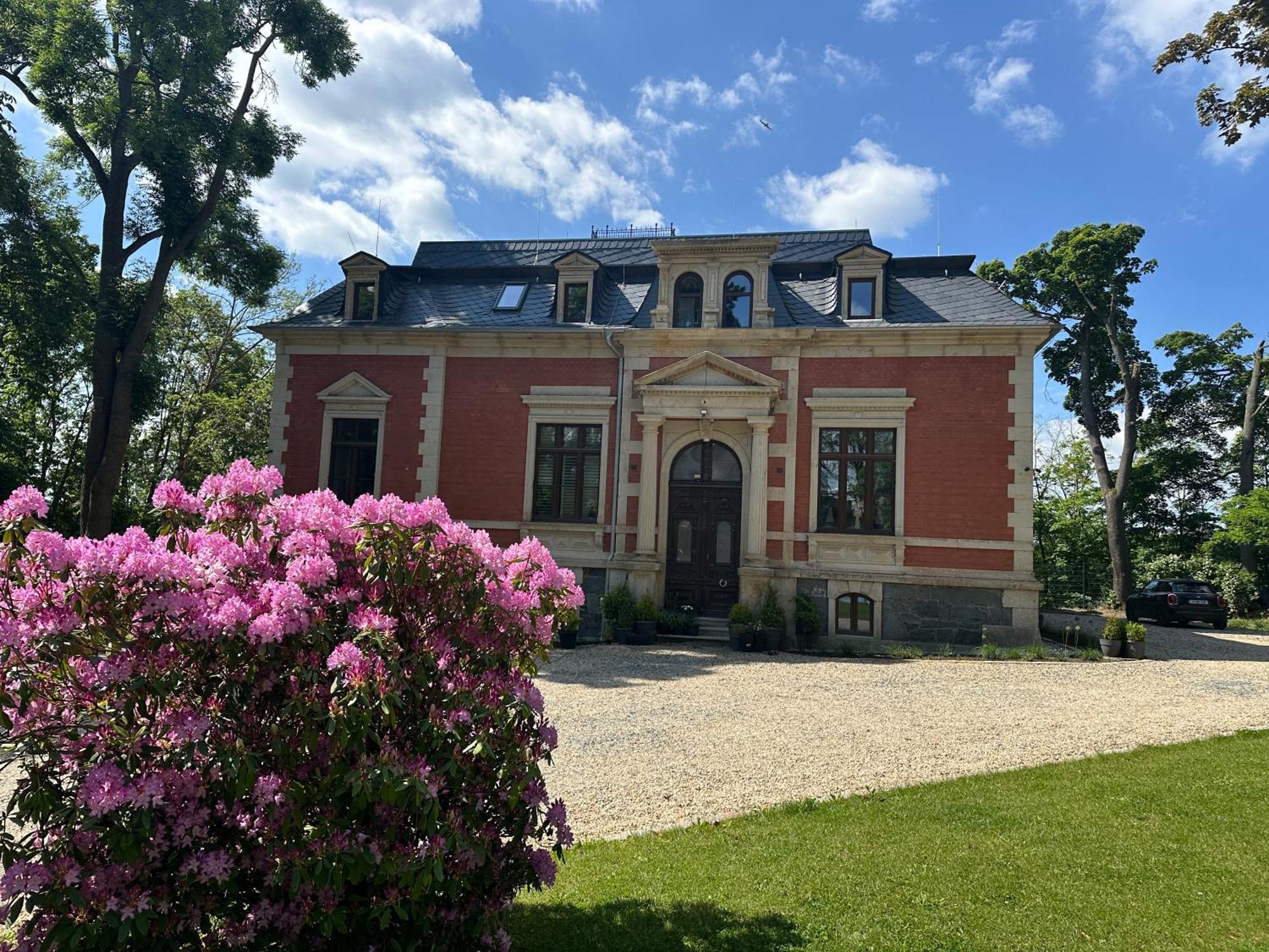 * Stadtvilla Plauen * * Aussergewoehnlich * 2 Zimmerwohnung * Zentrumsnah Buitenkant foto